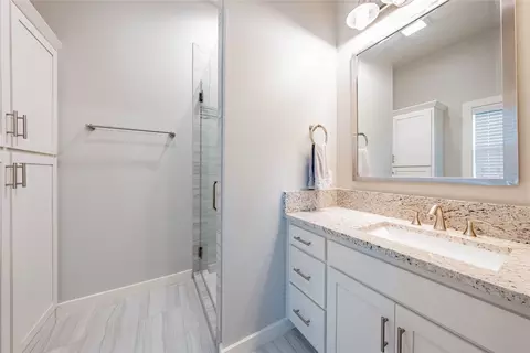 Bath - 506 Sampan Dr, Tool, TX 75143 photo 5 of 5