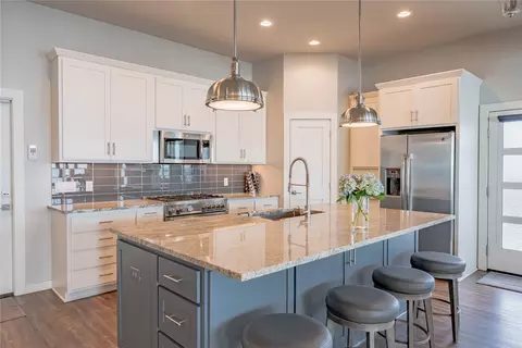 Kitchen - 506 Sampan Dr, Tool, TX 75143 photo 1 of 3
