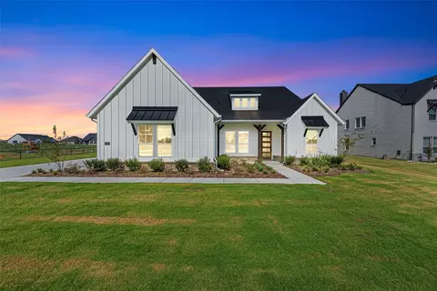 12108 Crystal Dr, Krum, TX 76249