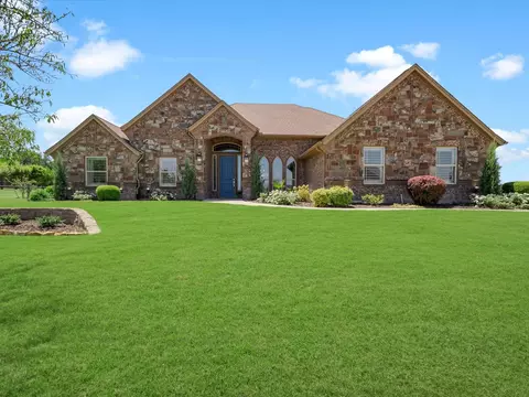 201 Sandstone Ln, Weatherford, TX 76085