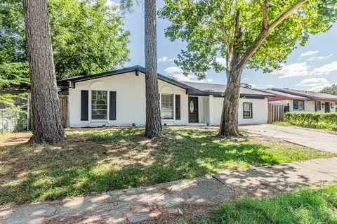 10024 Mill Valley Ln, Dallas, TX 75217