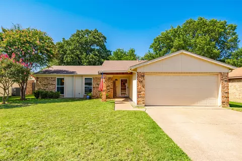 4003 Hideaway Dr, Arlington, TX 76017