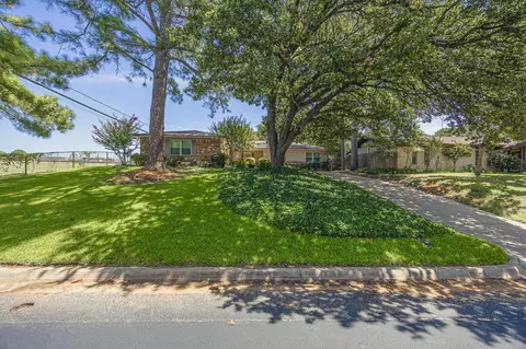 1128 Irwin Dr, Hurst, TX 76053