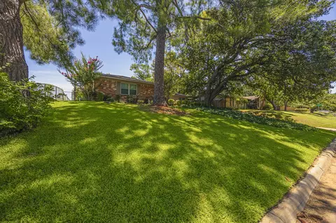 1128 Irwin Dr, Hurst, TX 76053 photo 2