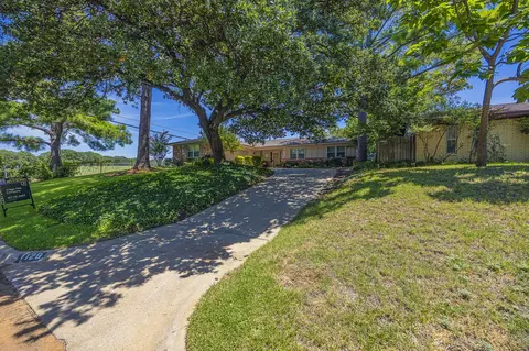 1128 Irwin Dr, Hurst, TX 76053 photo 5