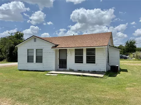 218 S Elm Ln, Tolar, TX 76476