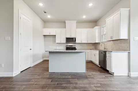 589 Hutchinson Ln, Lewisville, TX 75077