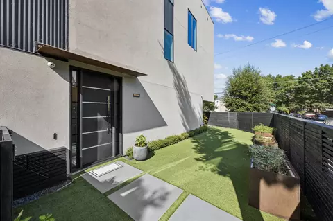 3229 Lee St, Dallas, TX 75205
