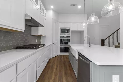 1801 Lambs Ear Ln, Aubrey, TX 76227