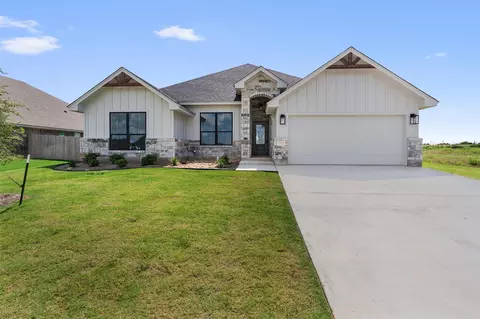 1313 Red Rock Rd, Hewitt, TX 76643