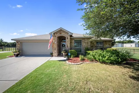 188 Creekwood Ranch Rd, Azle, TX 76020