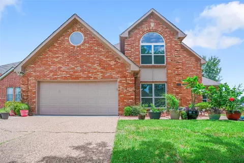 9800 Canyon Crest Cir, Irving, TX 75063