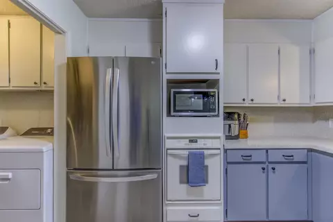 Kitchen - 1012 Purdue Dr, Arlington, TX 76012 photo 2 of 4
