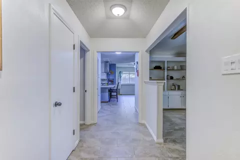Entry Way - 1012 Purdue Dr, Arlington, TX 76012 photo 2 of 5