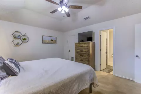 Bedroom - 1012 Purdue Dr, Arlington, TX 76012 photo 5 of 7