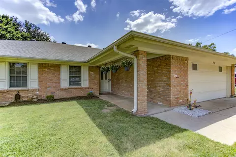 Exterior - 1012 Purdue Dr, Arlington, TX 76012 photo 4 of 10