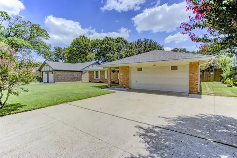 Exterior - 1012 Purdue Dr, Arlington, TX 76012 photo 2 of 10