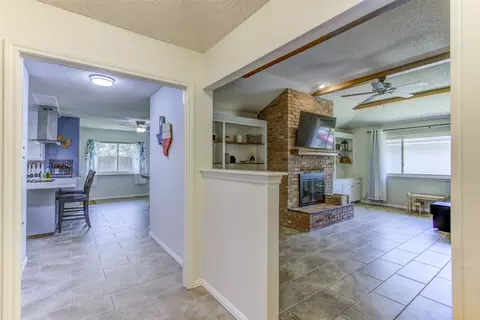 Entry Way - 1012 Purdue Dr, Arlington, TX 76012 photo 3 of 5
