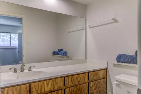 Bath - 1012 Purdue Dr, Arlington, TX 76012 photo 4 of 4