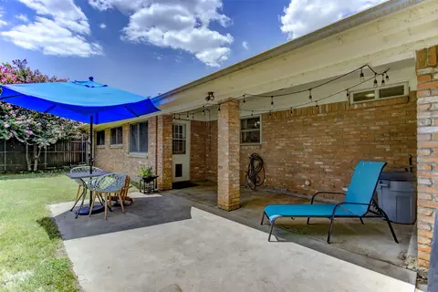 Exterior - 1012 Purdue Dr, Arlington, TX 76012 photo 8 of 10