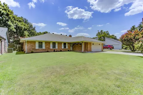 Exterior - 1012 Purdue Dr, Arlington, TX 76012 photo 3 of 10