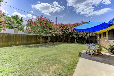 Exterior - 1012 Purdue Dr, Arlington, TX 76012 photo 7 of 10