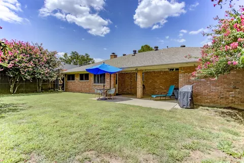 Exterior - 1012 Purdue Dr, Arlington, TX 76012 photo 5 of 10