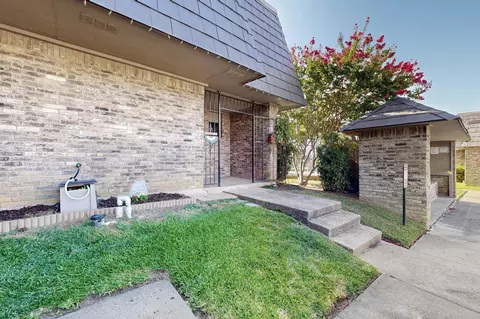 207 E Harwood Rd #13, Euless, TX 76039
