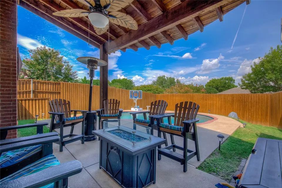 Exterior - 924 Jacksonhole Ln, Mesquite, TX 75149 photo 2 of 4