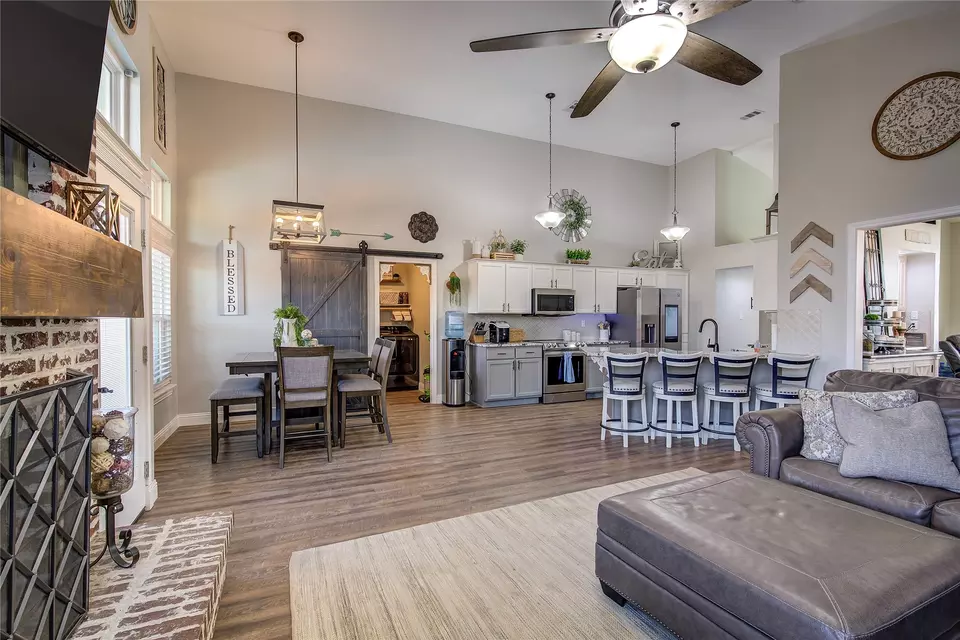 Entry Way - 924 Jacksonhole Ln, Mesquite, TX 75149 photo 2 of 3