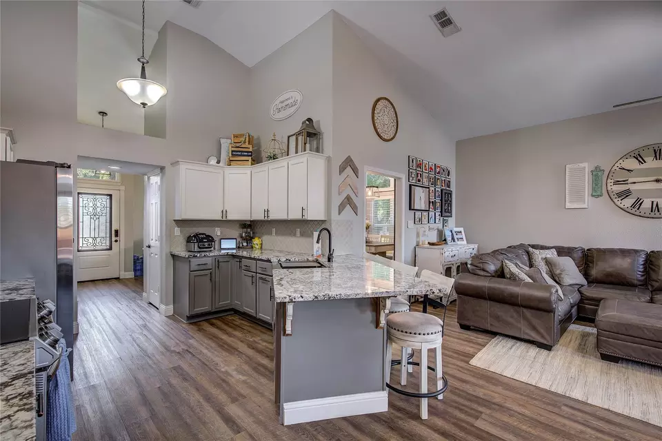 Kitchen - 924 Jacksonhole Ln, Mesquite, TX 75149 photo 2 of 3