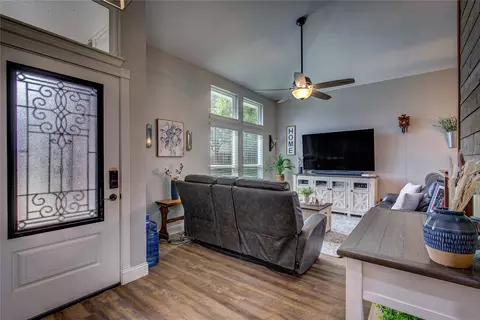 Entry Way - 924 Jacksonhole Ln, Mesquite, TX 75149 photo 1 of 3