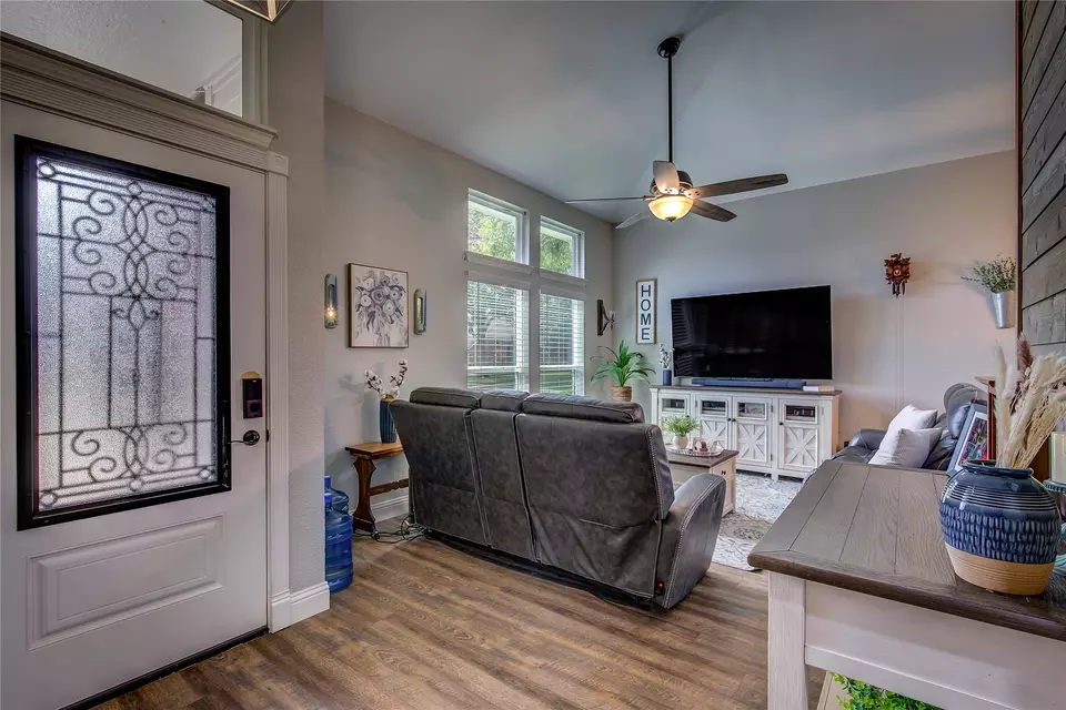 Entry Way - 924 Jacksonhole Ln, Mesquite, TX 75149 photo 1 of 3