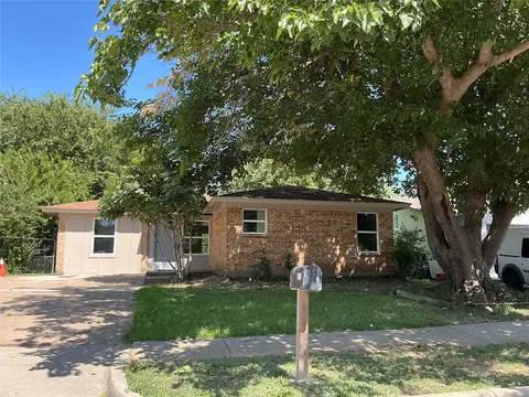 825 Tapley St, Grand Prairie, TX 75051