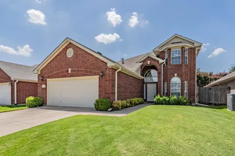 4832 Park Brook Dr, Fort Worth, TX 76137