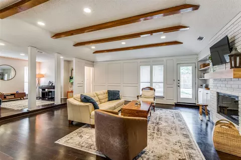 1109 Auburn Dr, Arlington, TX 76012