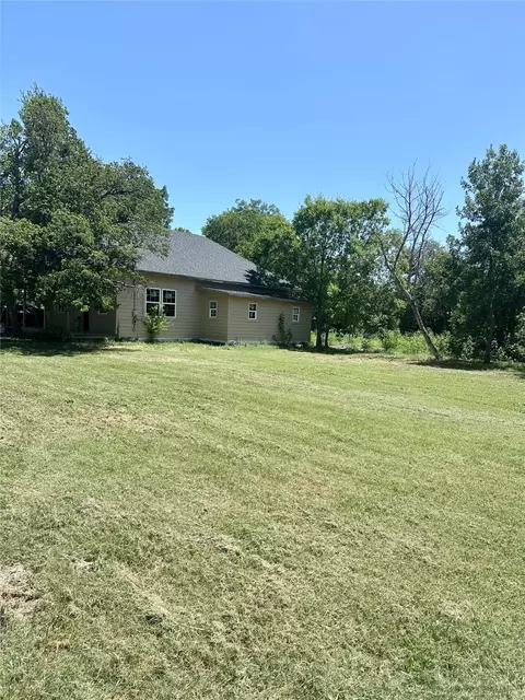 Exterior - 404 E Ross Ave, Mart, TX 76664 photo 3 of 4