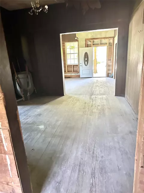 Entry Way - 404 E Ross Ave, Mart, TX 76664 photo 1 of 3