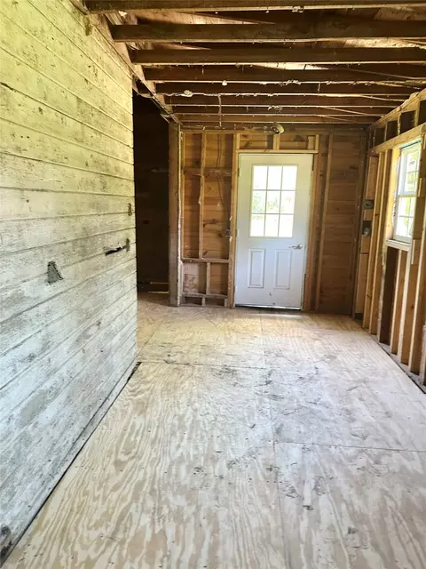 Entry Way - 404 E Ross Ave, Mart, TX 76664 photo 2 of 3