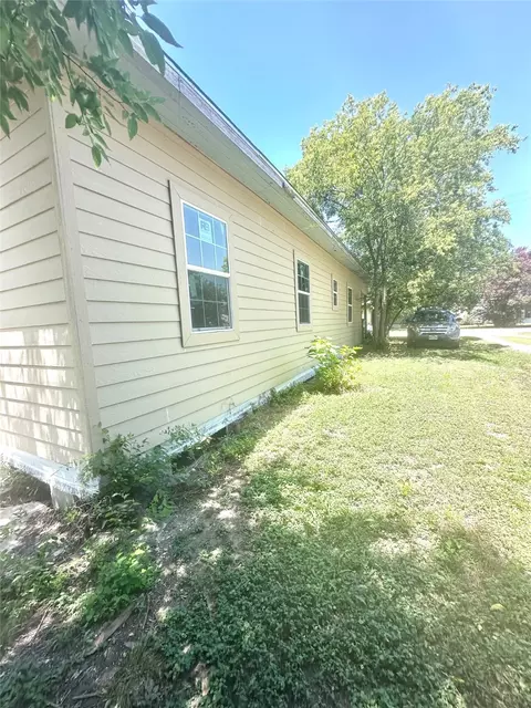 Exterior - 404 E Ross Ave, Mart, TX 76664 photo 4 of 4