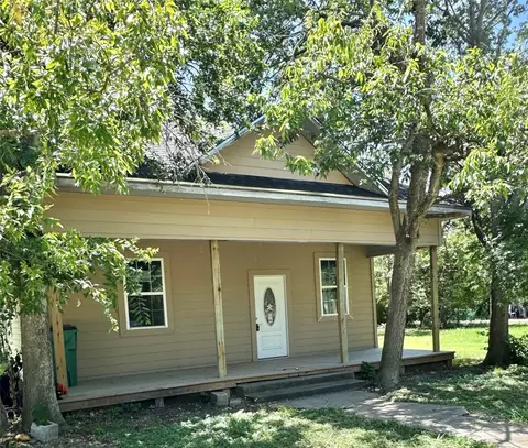 Exterior - 404 E Ross Ave, Mart, TX 76664 photo 2 of 4