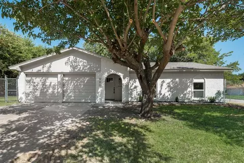 900 Vaughn Dr, Burleson, TX 76028
