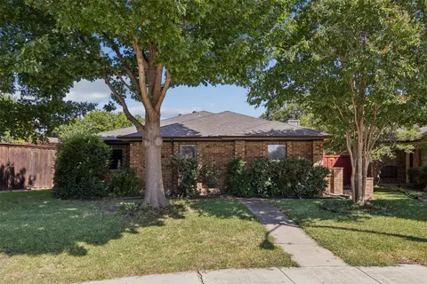 9809 Chandler Ct, Dallas, TX 75243