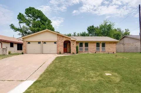 1513 Warren Ln, Fort Worth, TX 76112