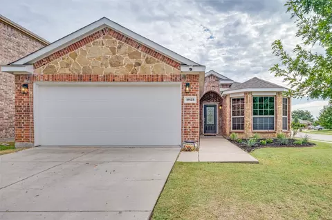 1025 Cheyenne Dr, Aubrey, TX 76227