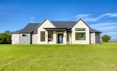 1376 Shadow Lakes Dr, Wills Point, TX 75169