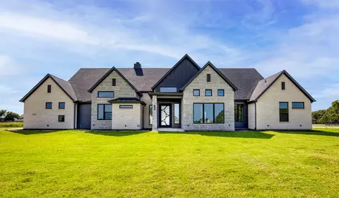 1407 Deerfield Dr, Wills Point, TX 75169