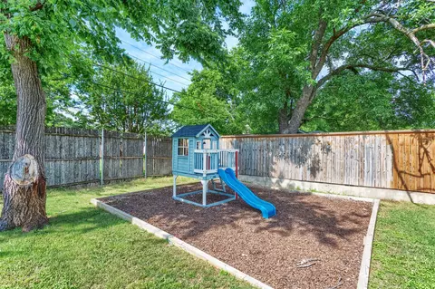 Exterior - 502 E Alexander Ln, Euless, TX 76040 photo 7 of 11