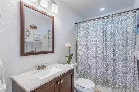Bath - 502 E Alexander Ln, Euless, TX 76040 photo 1 of 2