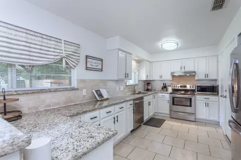 Kitchen - 502 E Alexander Ln, Euless, TX 76040 photo 1 of 3